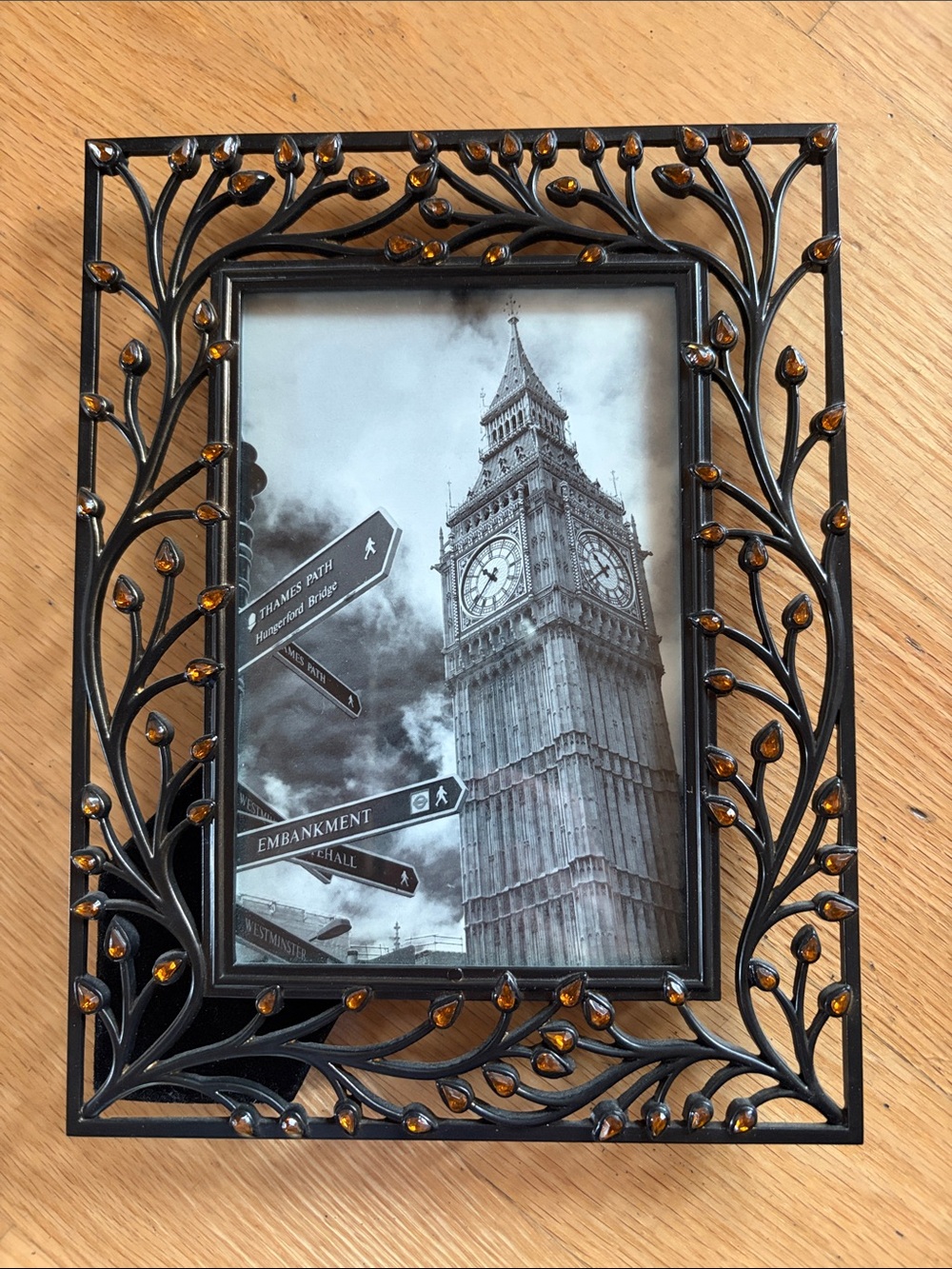 Decorative Black Metal Photo Frame with Amber Accent Stones for 4 X 6 Photo
